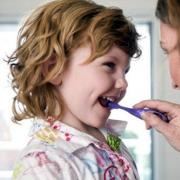 Уход за первыми зубами детей: приучаем ребёнка к гигиене полости рта