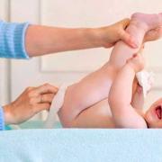 Как правильно подмывать новорожденного ребенка (мальчика и девочку)